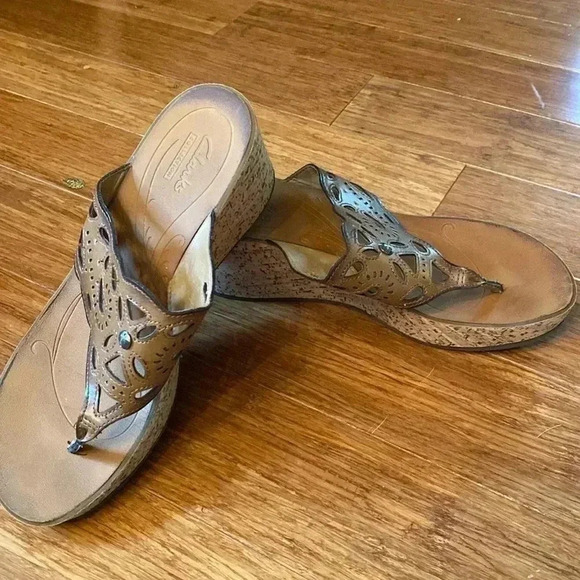 Clarks wedge sandal women’s size 10 - cork heel, thong sandal - Picture 1 of 7